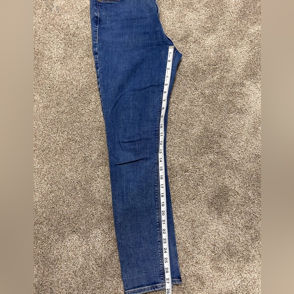 Old Navy High Rise Skinny Jeans - Picture 6 of 10